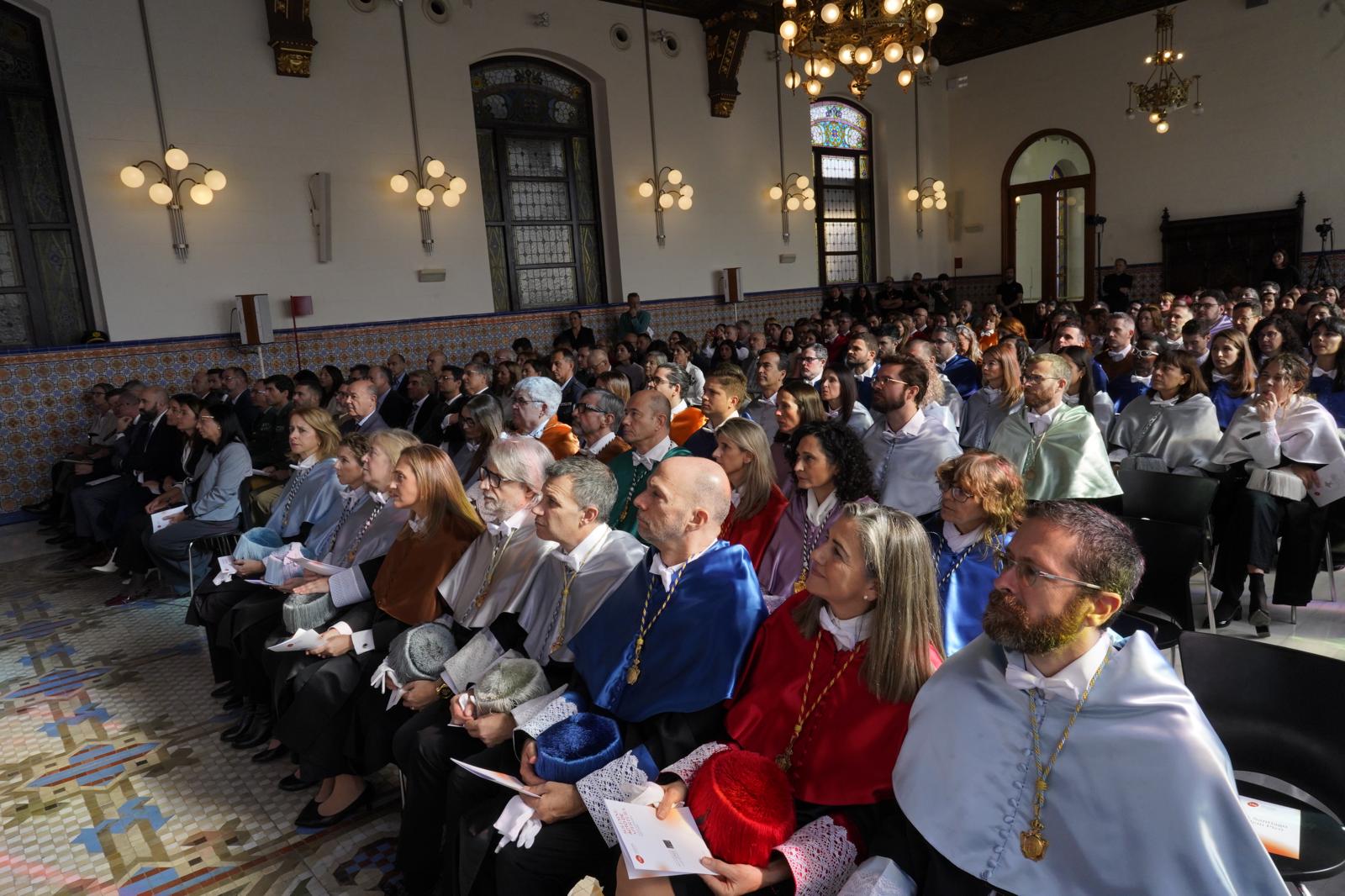 Vicerrectores, decanos y cuerpo docente de VIU