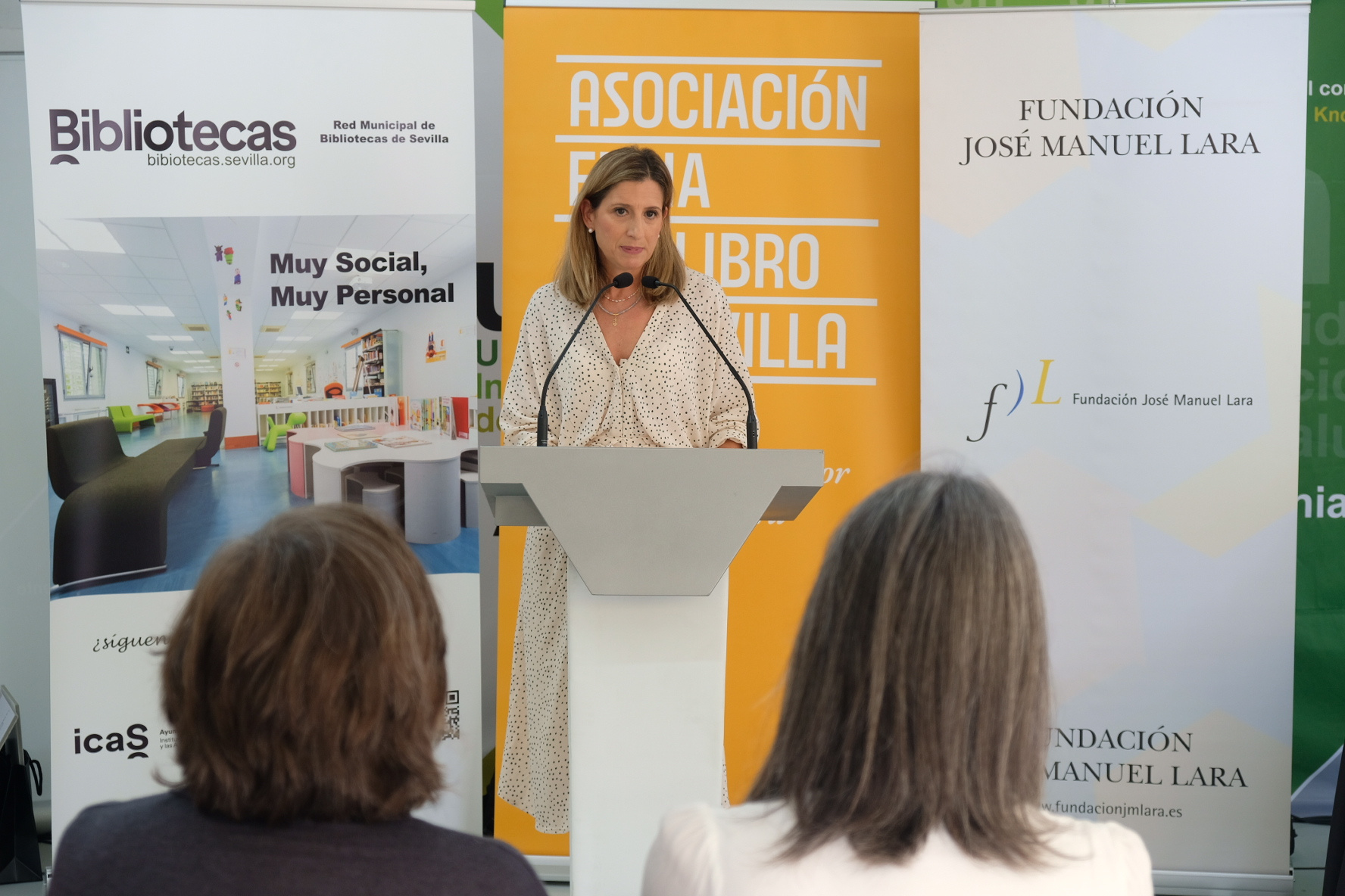 Dra. Eva Mª Giner entrega premio EAL