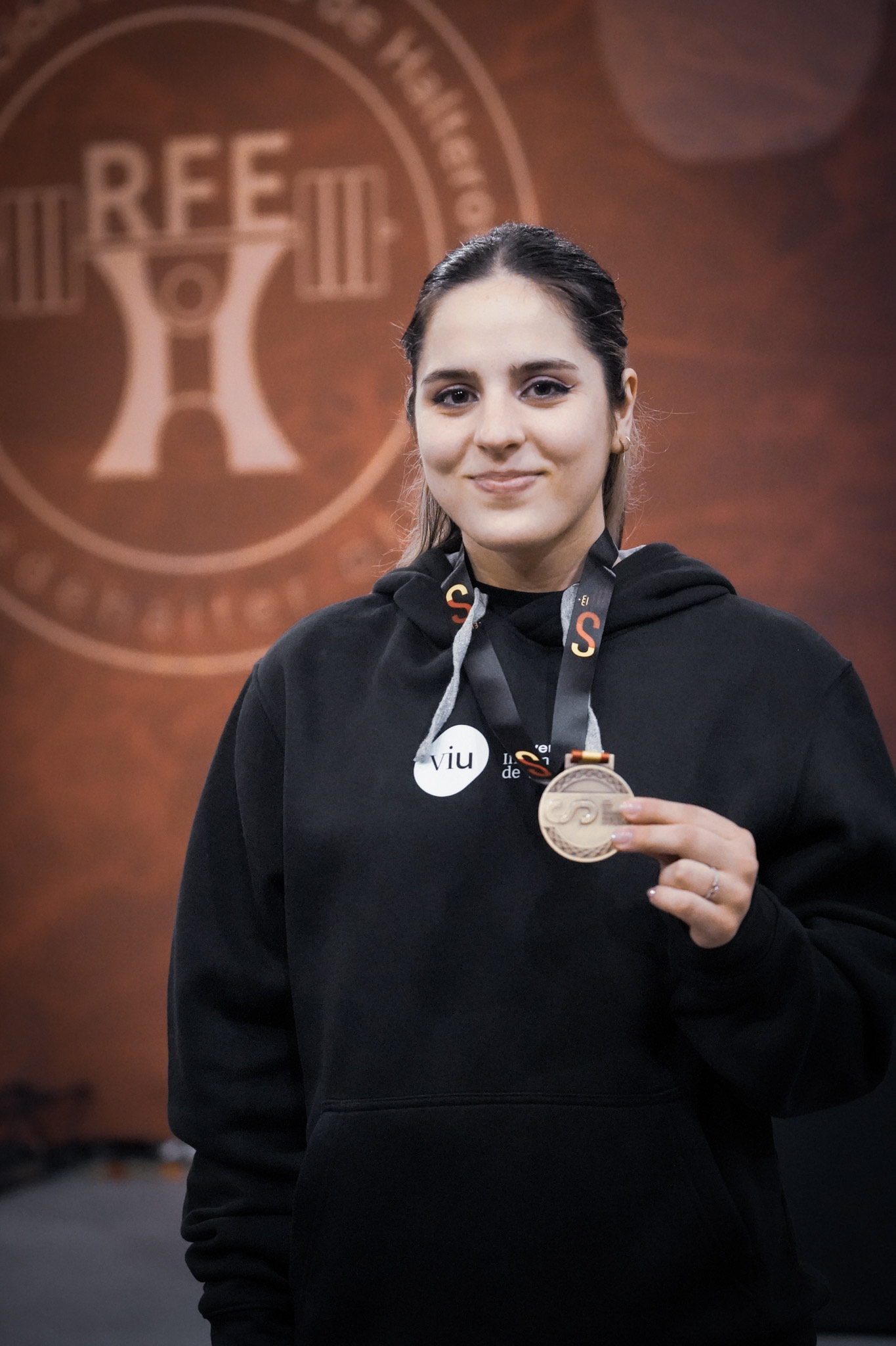 Ana Sánchez Moreno estudiante VIU medalla