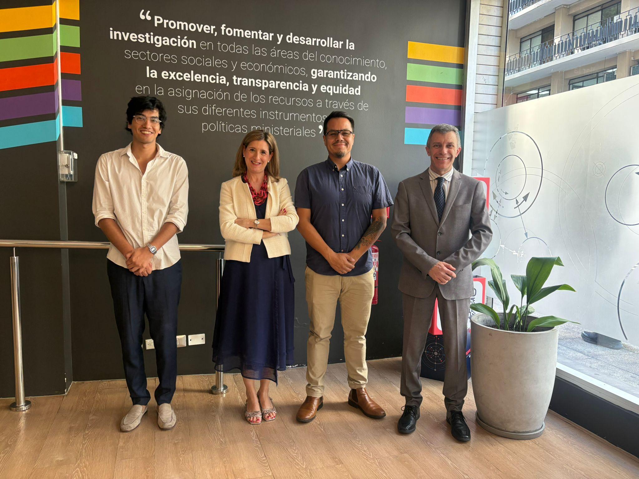 Rectora de VIU, Decano de la Facultad de Ciencias de la Salud de VIU y autoridades de la ANID Chile