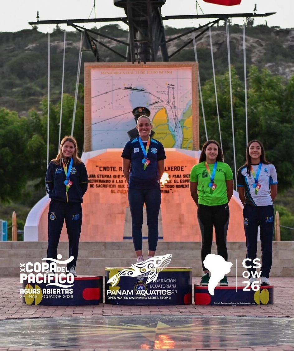 Ana Abad, estudiante de VIU en el podio de la competencia Aguas Abiertas de la Copa Panamericana y XX Copa del Pacífico 2026