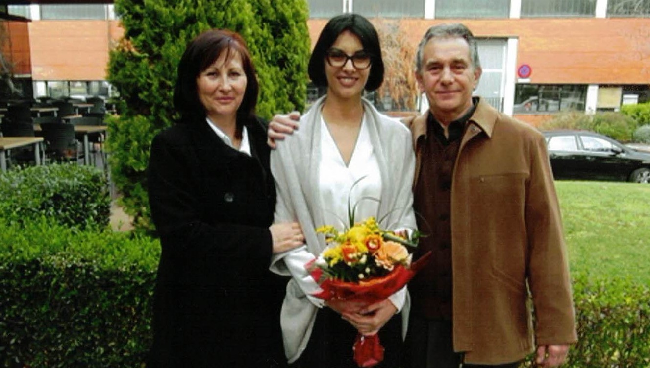 Dra. Elisabet Navarro Tapia, junto a sus padres el día en que se doctoró en en el El Instituto de Agroquímica y Tecnología de Alimentos-IATA-CSIC, en Paterna (Valencia), 7 de Marzo del 2016