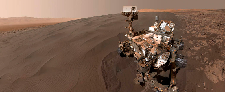Selfie del rover Curiosity de la NASA obtenido el pasado 19 de enero de 2016 mostrando el paisaje de la zona denominada ‘Namib Dune’ donde el rover analizará muestras de arena | Créditos: NASA/JPL-Caltech/MSSS.