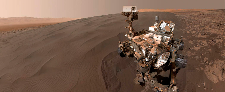 Selfie del rover Curiosity de la NASA obtenido el pasado 19 de enero de 2016 mostrando el paisaje de la zona denominada ‘Namib Dune’ donde el rover analizará muestras de arena | Créditos: NASA/JPL-Caltech/MSSS.