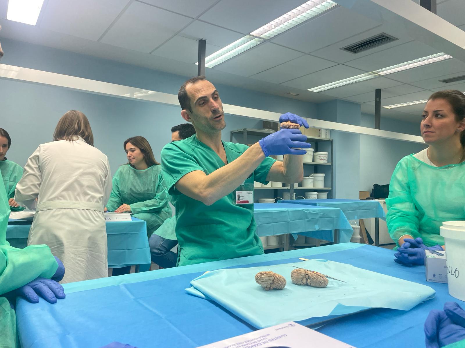 Dr. Rubén Rodríguez Mena en el XV Curso de Neuroanatomía Clinicoquirúrgica, realizado en el Hospital de Alzira (2023)) 