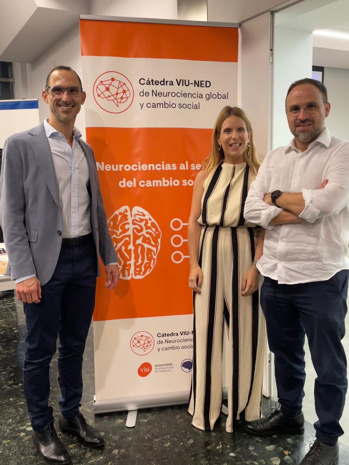 Tres de los autores del informe 2026 de la Cátedra VIU–NED de Neurociencia Global y Cambio Social