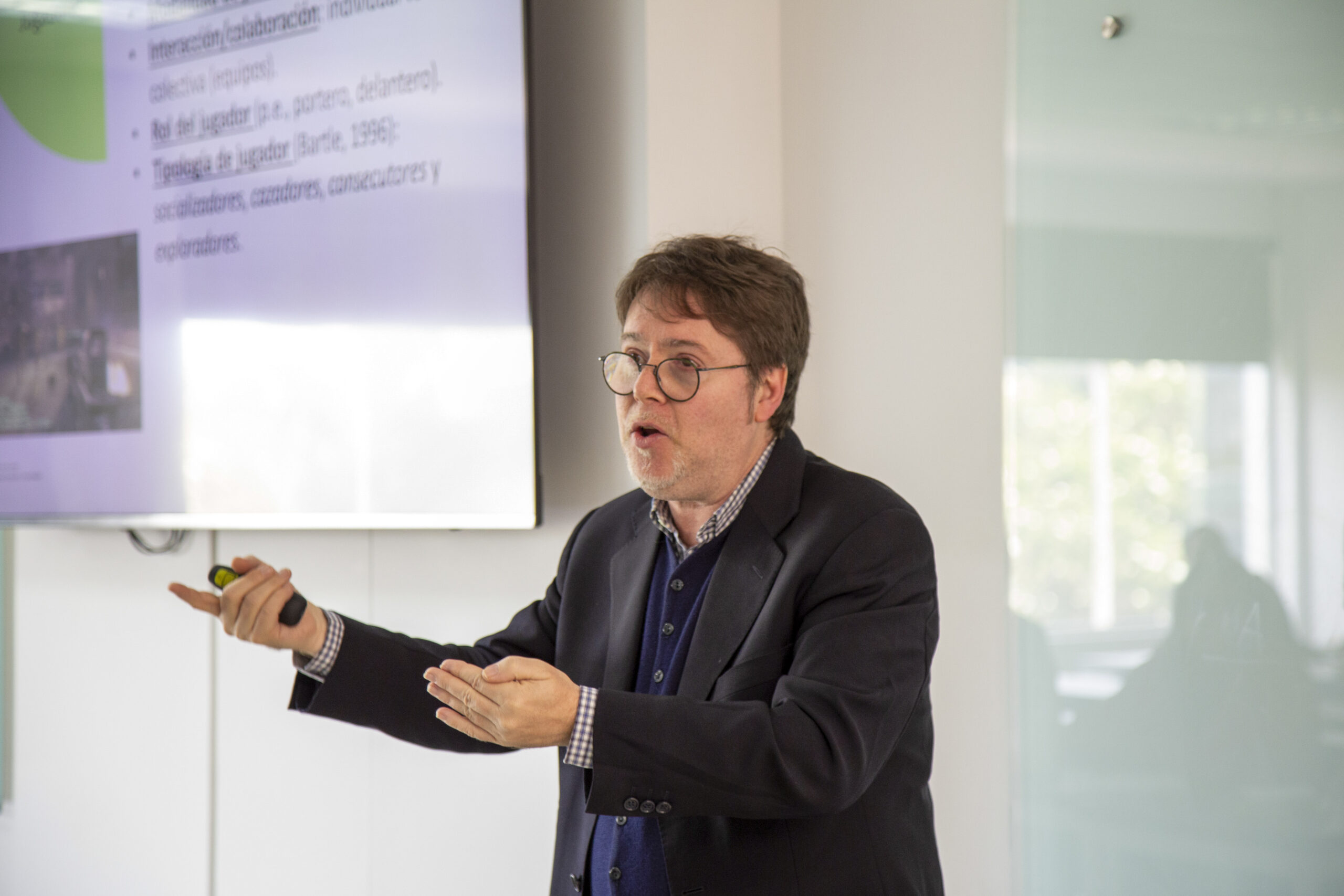 Dr. José Martí, vicerrector de Investigación, Transferencia e Internacionalización de VIU, impartiendo una Masterclass