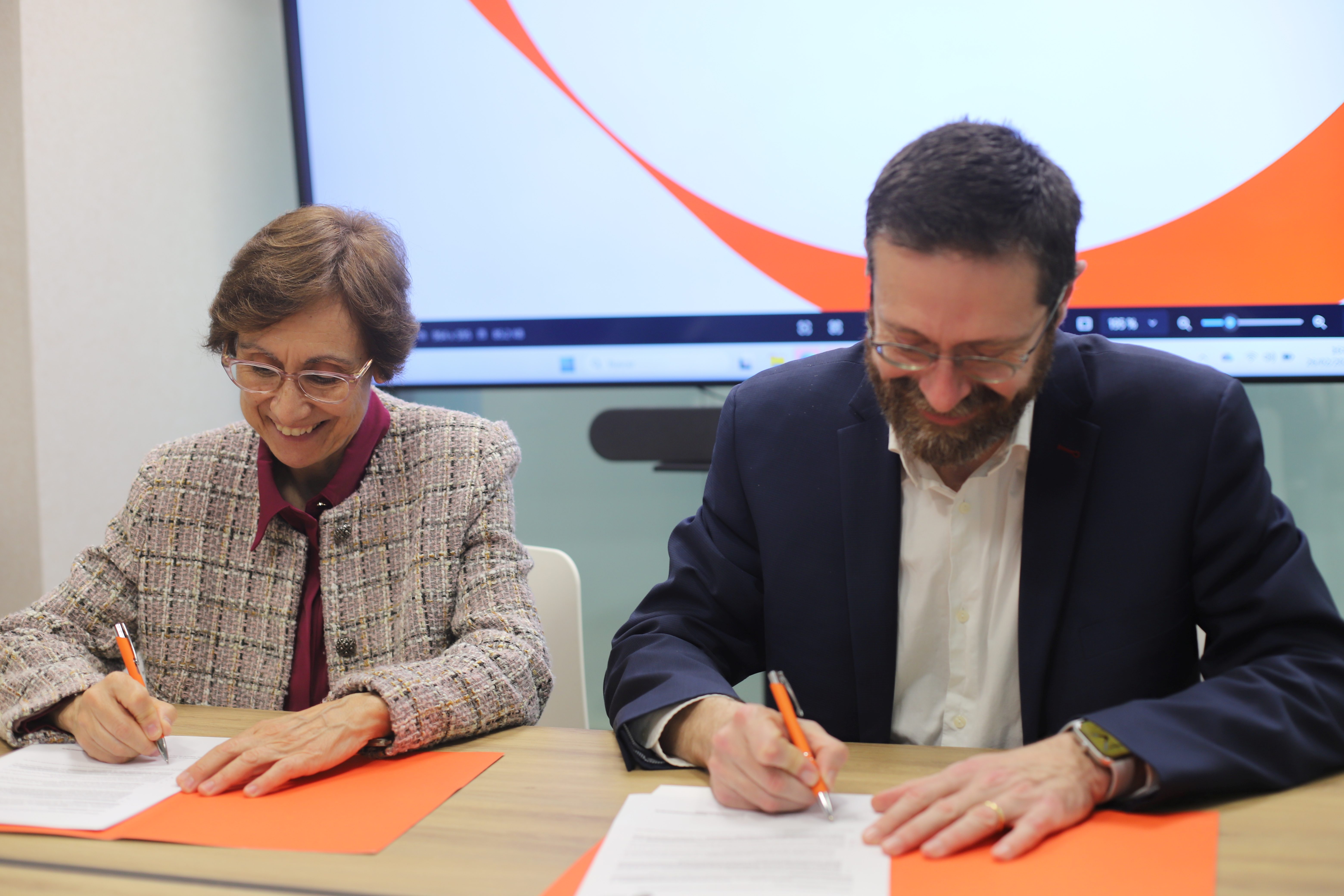 Convenio VIU Escuelas Católicas CV firma