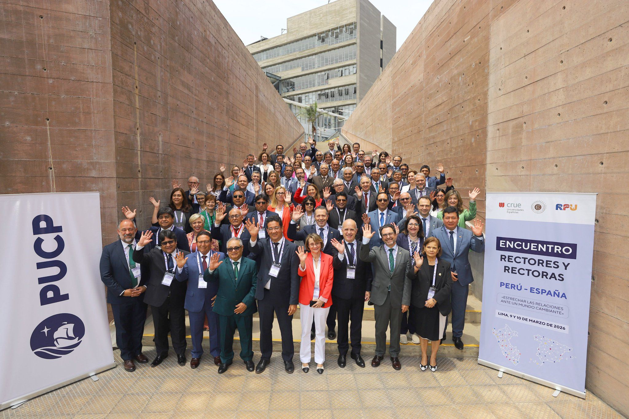 Foto grupal de los rectores asistentes al Encuentro de Rectores y Rectoras Perú-España