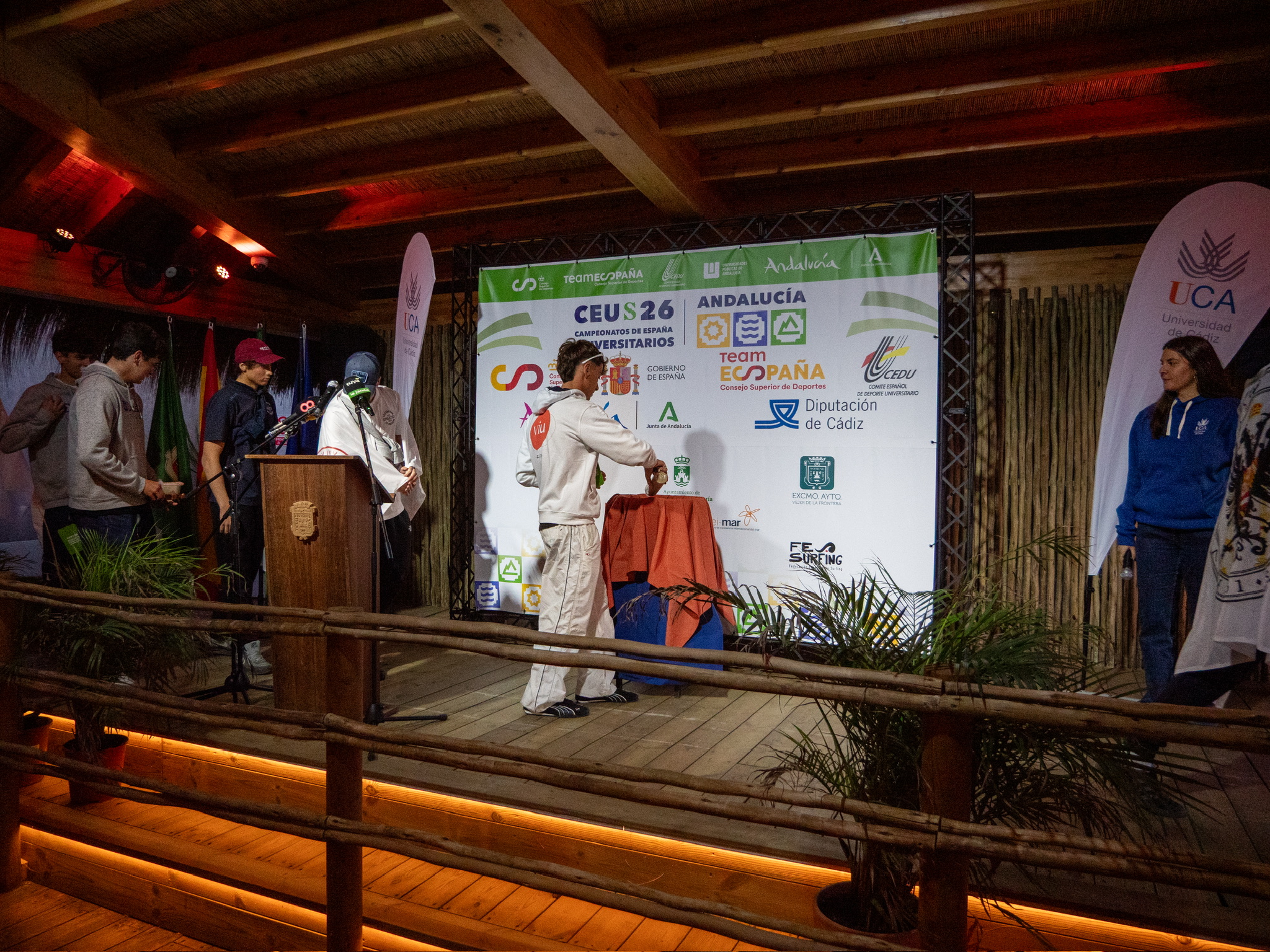 Iker Fernández, estudiante de VIU en el CEU Surf 2026