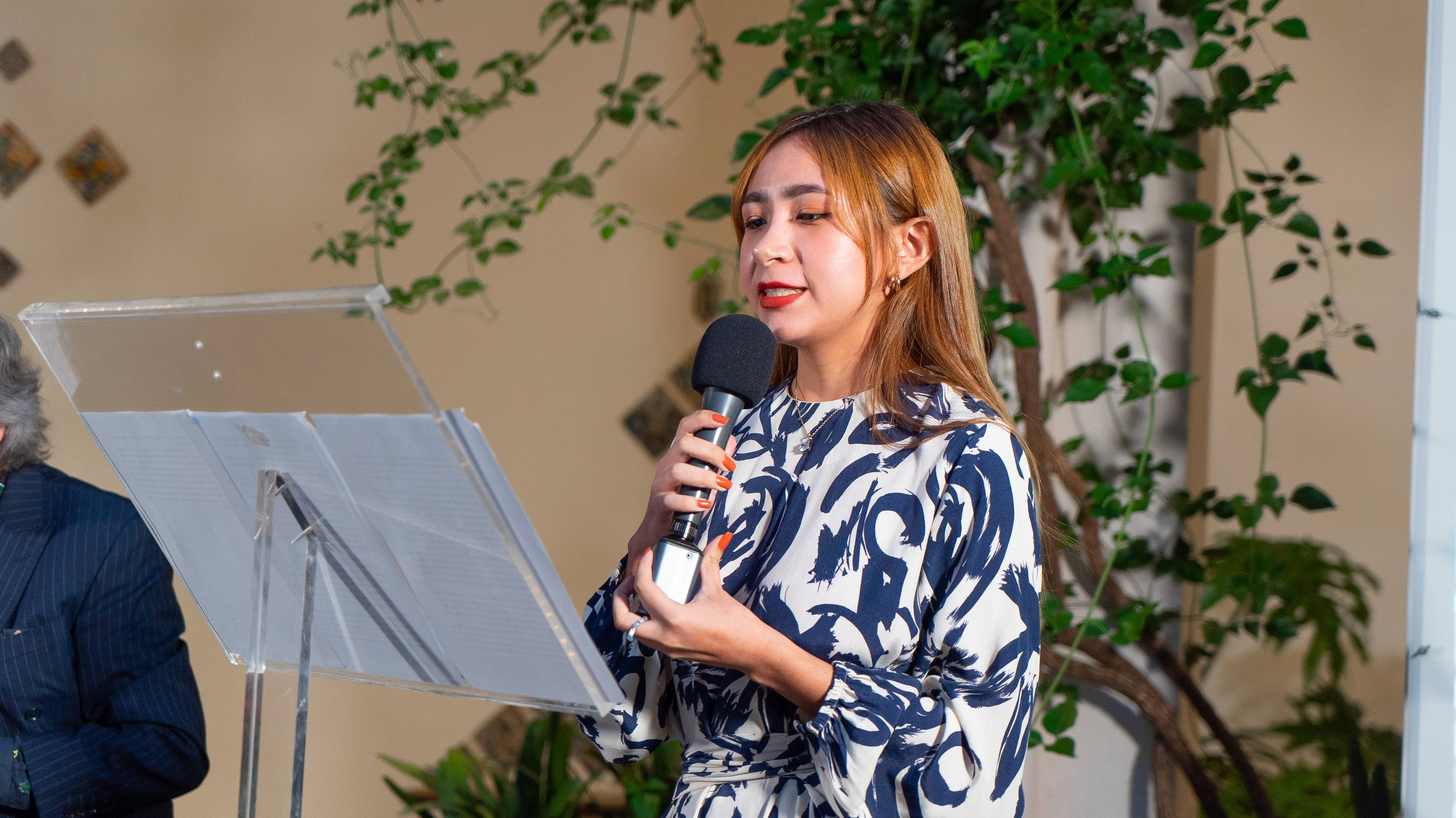 Marlene Navarro ganadora 3er lugar premio Velada Literaria