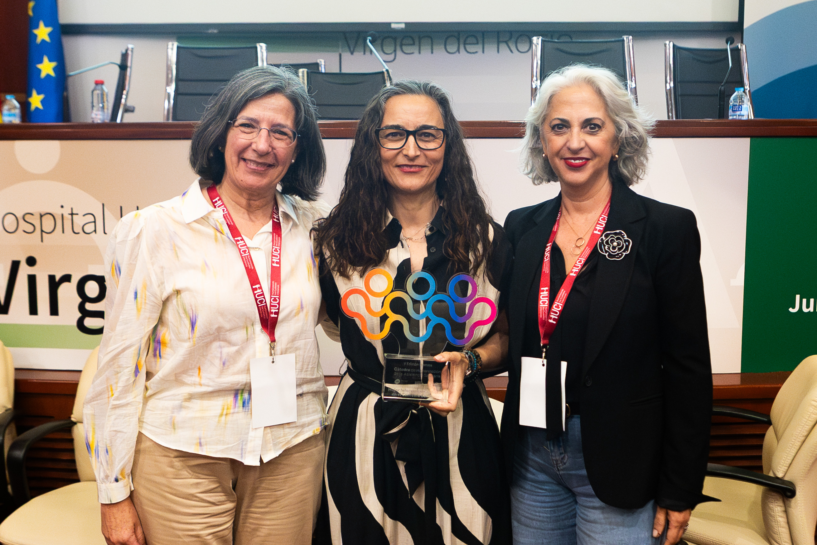 Cátedra Humanización - Entrega premio mejor intervención aplicada premiada