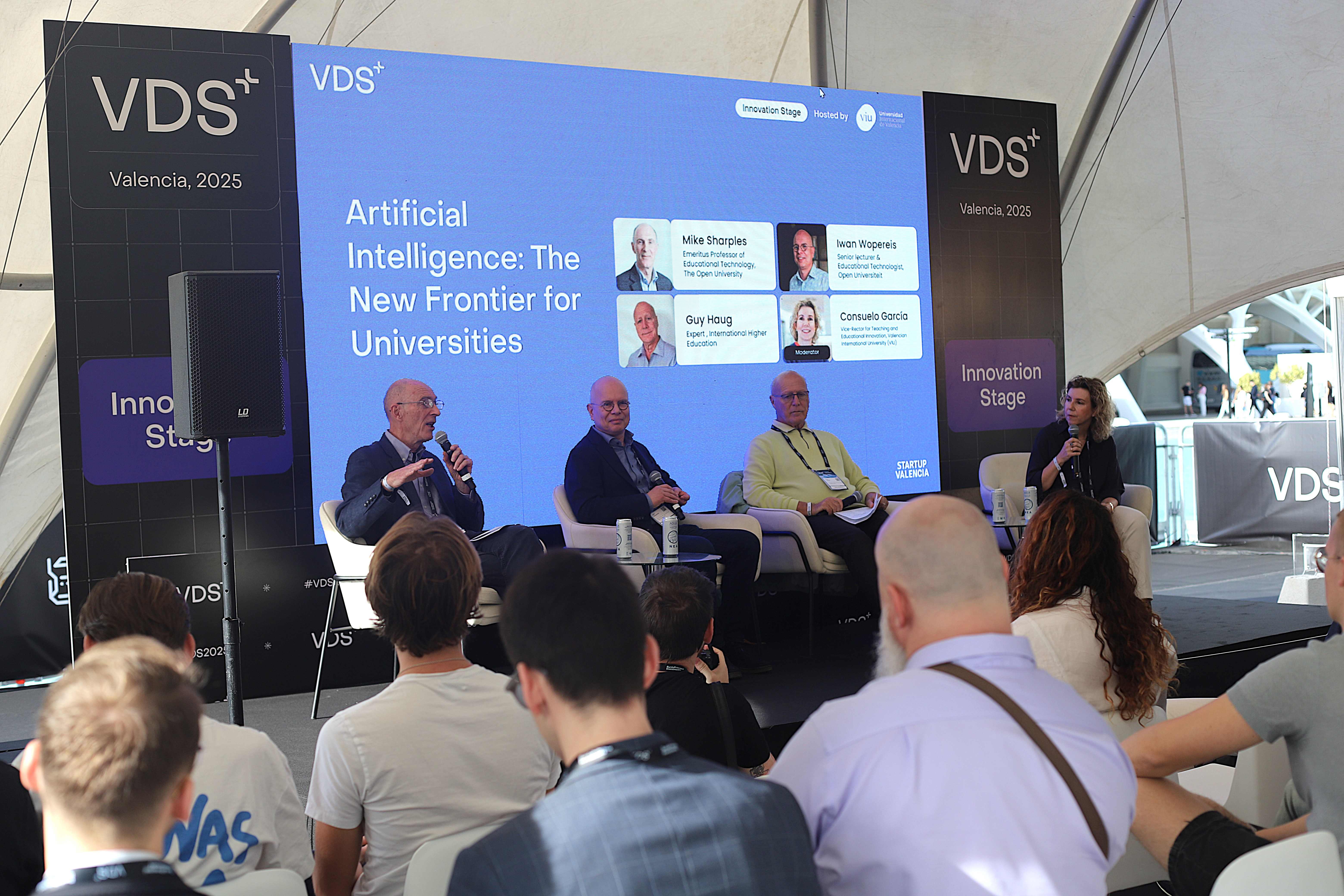 Ponencia de los representantes del CIDEES de VIU en el Valencia Digital Summit 2025. Foto: Bea Muñoz