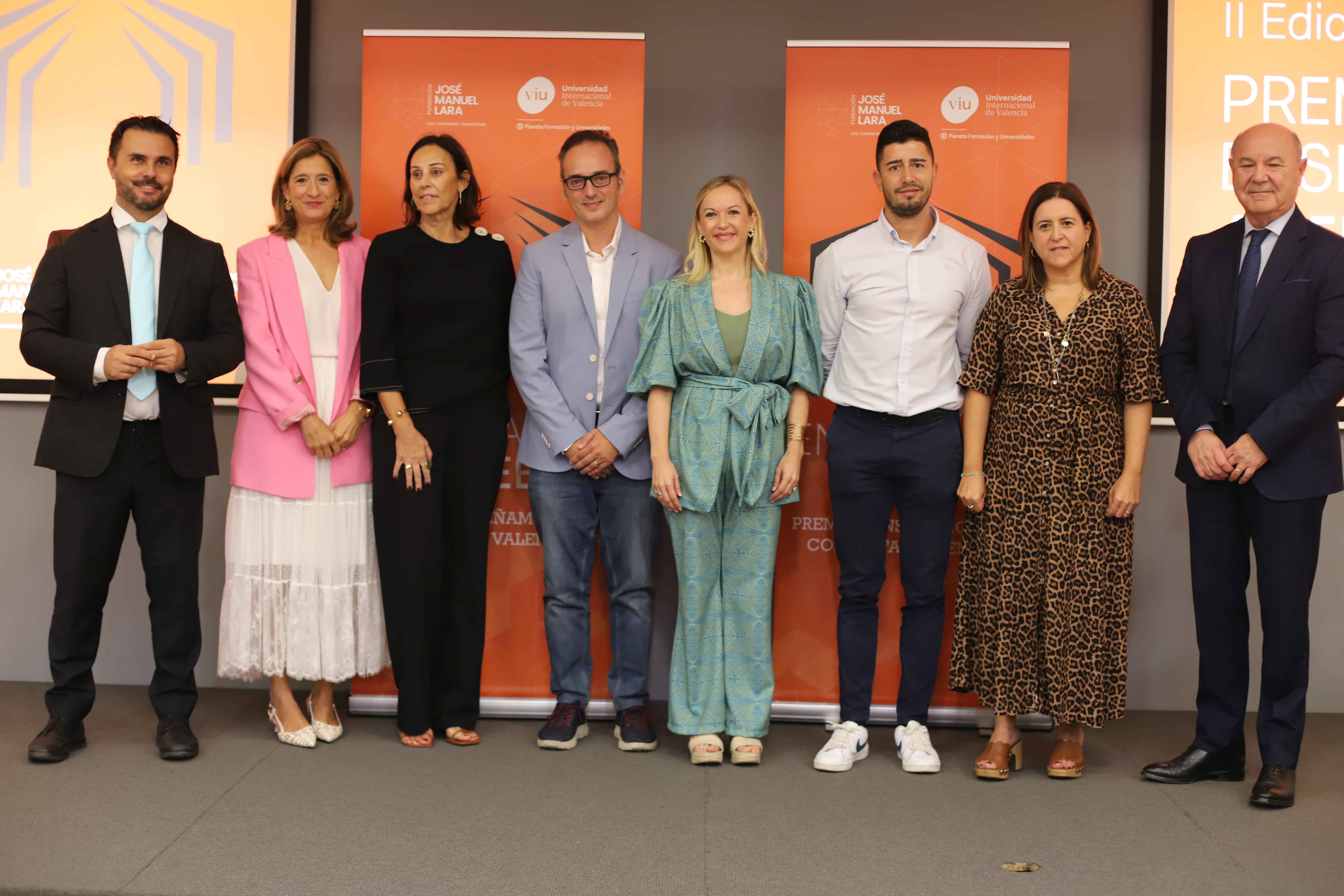 Rectora de VIU, autoridades y premiados de la II edición de Enseñamos a Leer Comunitat Valenciana