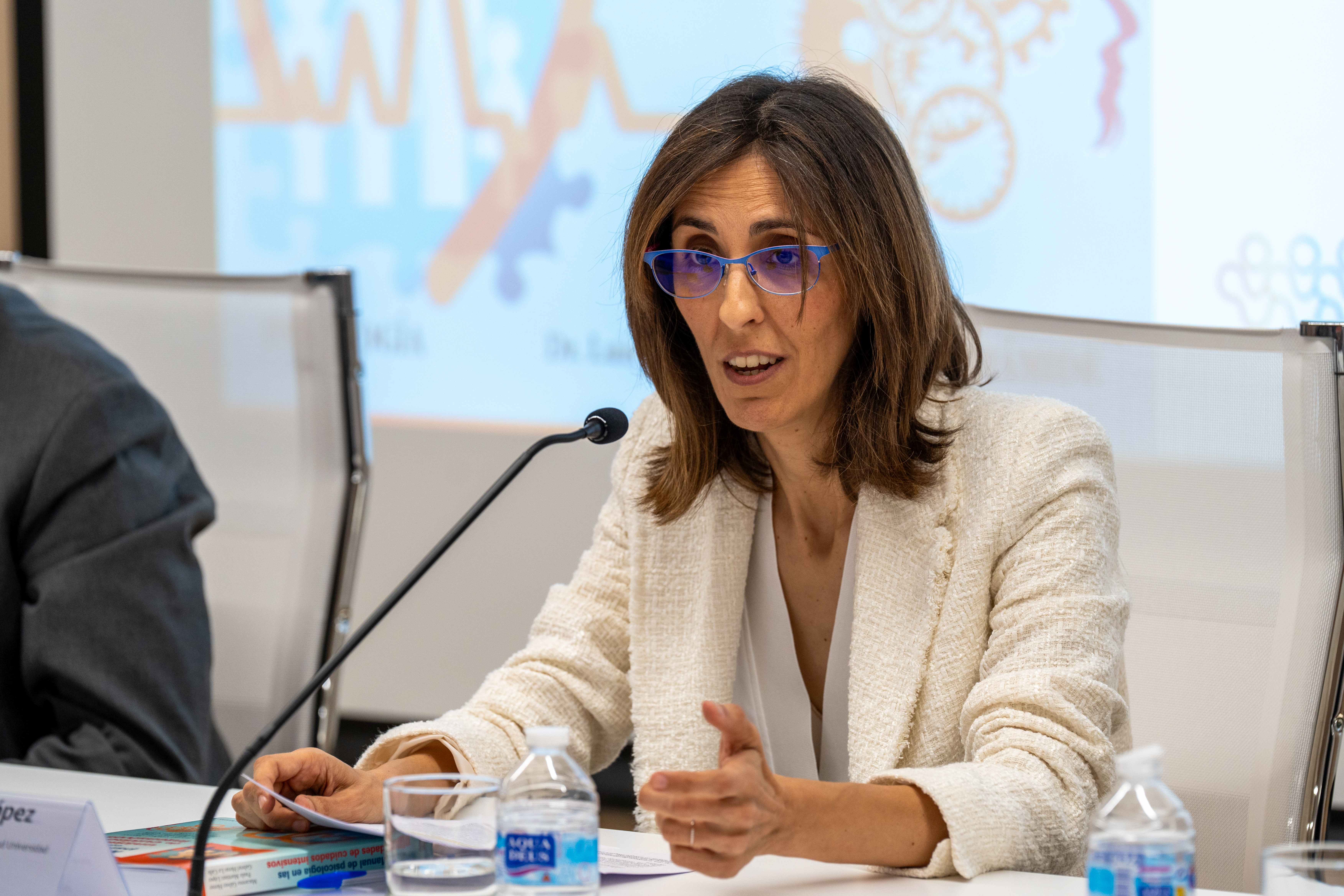 Dra. Paula Martínez, presentación Manual psicología en UCI