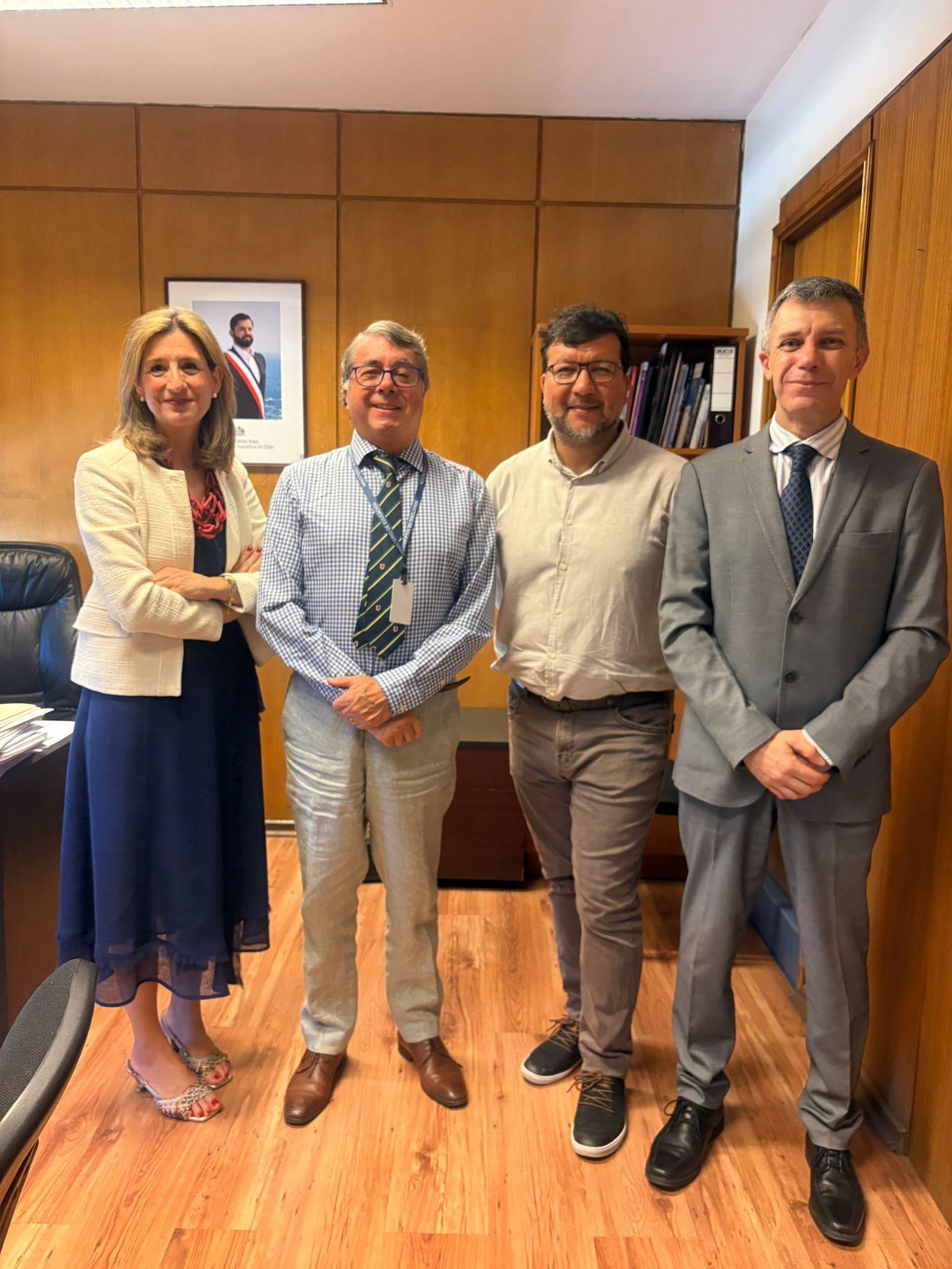 Rectora de VIU, Decano de la Facultad de Ciencias de la Salud de VIU y autoridades de la Subsecretaría de Educación de Chile