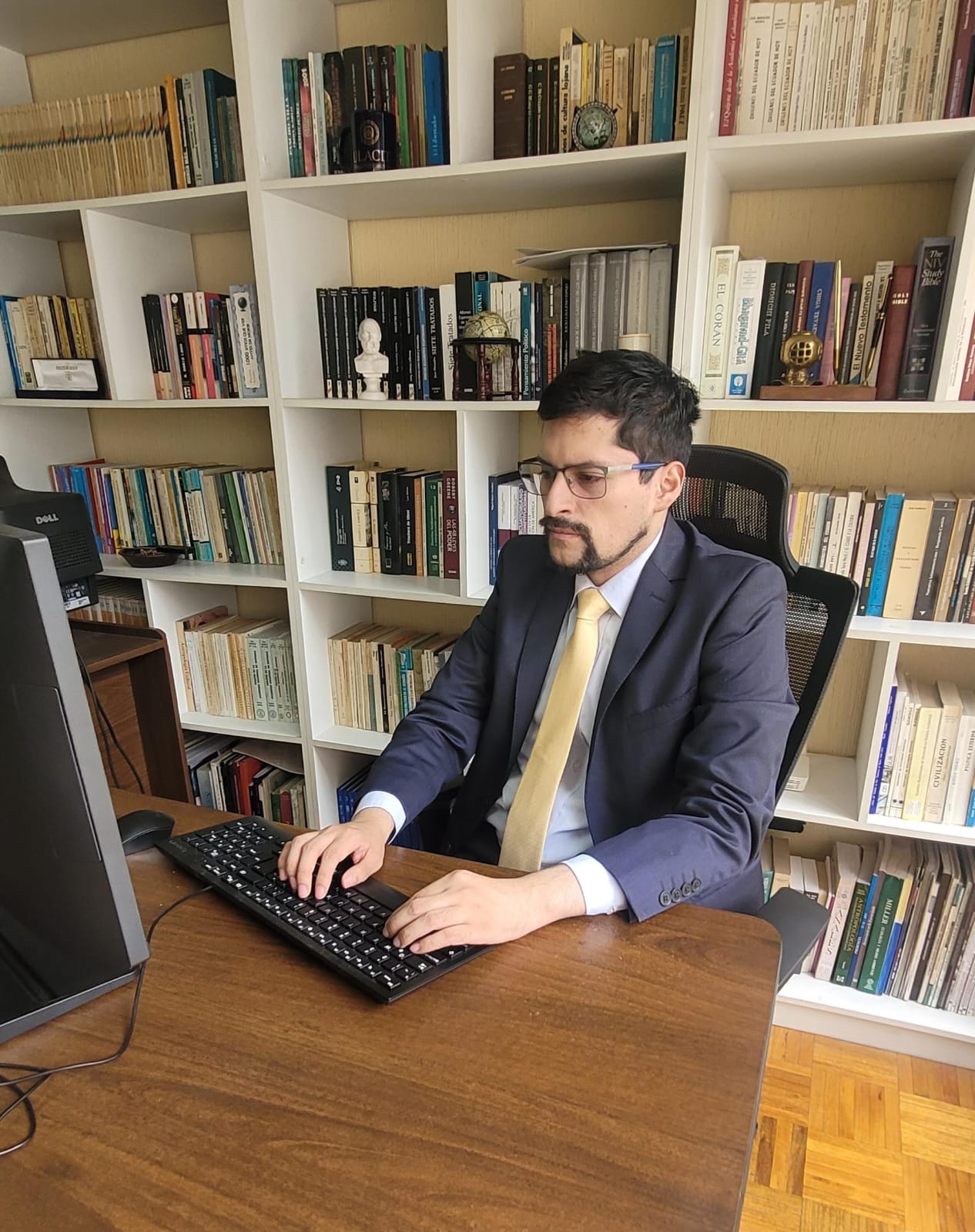 Franklin Barriga López Jr., Alumni de VIU en su despacho de la firma que encabeza y de la que es fundador, Barriga & Co. Abogados