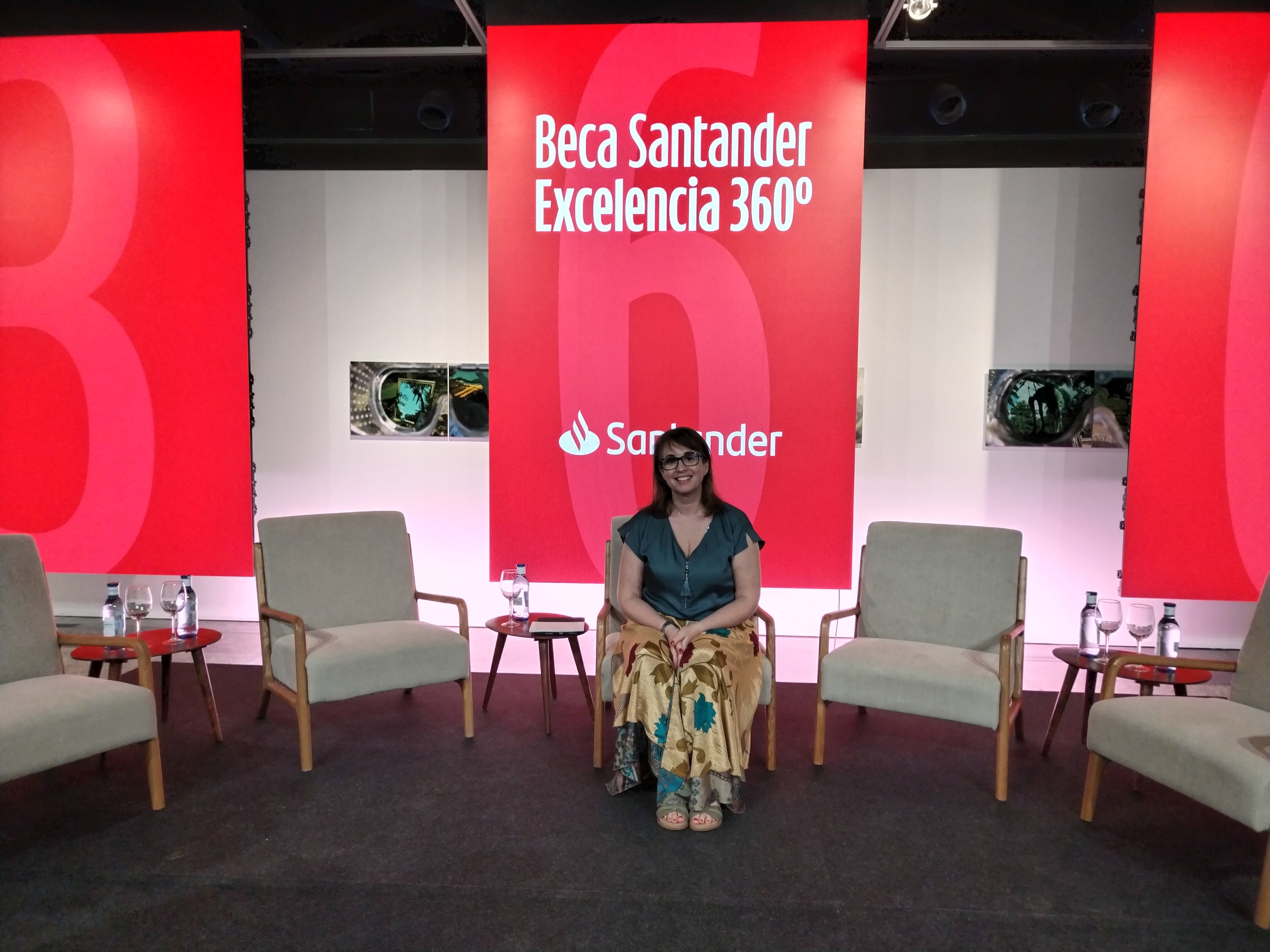 Retrato de Alejandra García Hernández estudiante de VIU en la entrega de las becas Santander Excelencia 360
