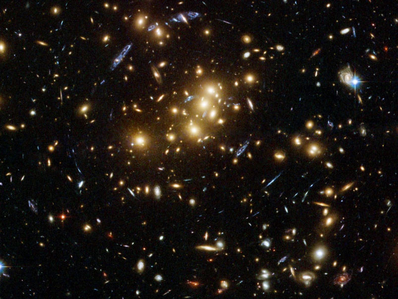 imagen 1: cúmulo de galaxias cl0024+17. el estudio de los cúmulos de galaxias es clave para entender si la materia oscura existe o no