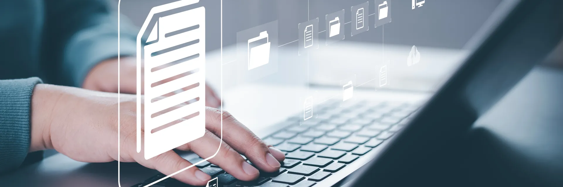 Estudiante apostillando título universitario