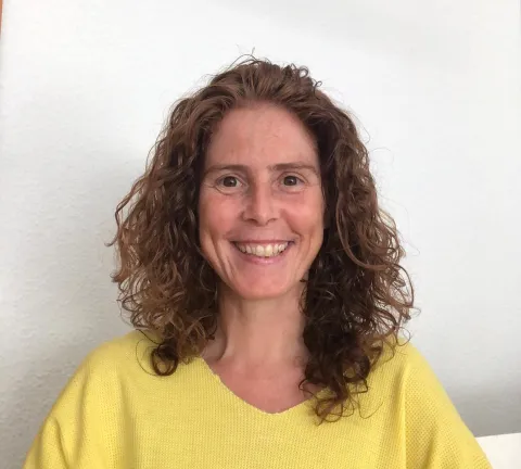 foto Iris Serrat directora máster traducción editorial.JPG foto Iris Serrat directora máster traducción editorial.JPG