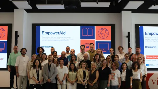 Foto grupal de asistentes al Bootcamp del proyecto Erasmus+ EmpowerAid en el Biohub