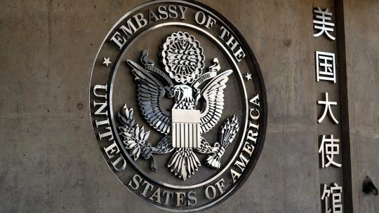 Cómo trabajar en una embajada o en los consulados