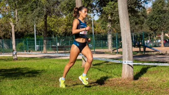 Cristina Munar, estudiante de VIU durante una carrera de larga distancia
