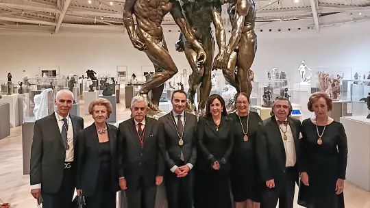 Dr. Javier García-Luengo VIU Ceremonia Academia Mex.jpg