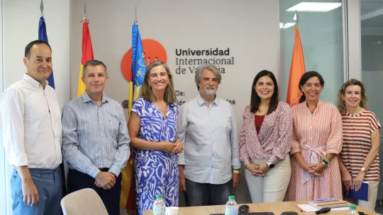 Foto grupal visita Liza Monroy VIU