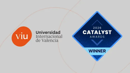 Composición con el logo de VIU y el logo de ganador de premios Catalyst 2026