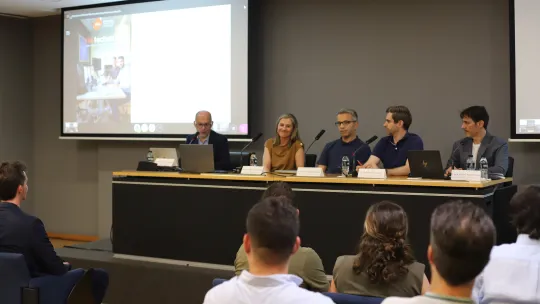 Panel de jueces en la final de la Techathon de VIU 2026