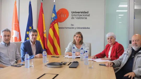 Foto firma de acuerdo VIU- AECV mesa