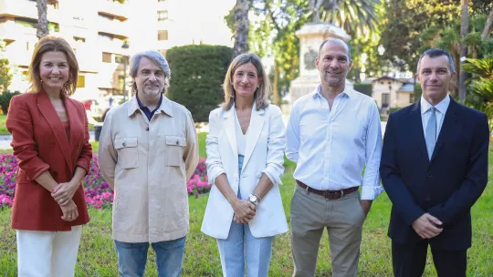 Nuevos decanos y rectora VIU.jpg Nuevos decanos y rectora VIU.jpg