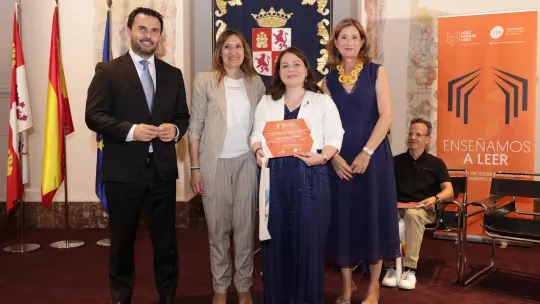 Sara García docente ganadora de mejor proyecto docente Enseñamos a Leer Castilla y León 2025