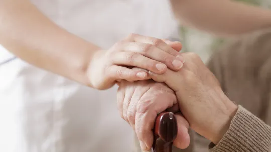 cuidadora-de-ancianos.jpg cuidadora-de-ancianos.jpg