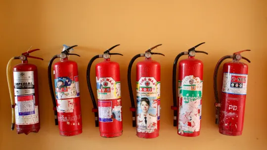 fire-extinguisher-1128461_1920.jpg