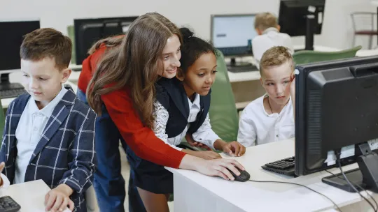 docente-aplicando-el-modelo-tpack-en-un-entorno-educativo