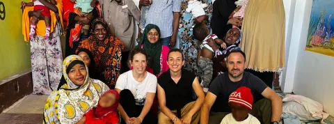 Equipo Cátedra VIU-NED con pacientes y familiares en House of Hope