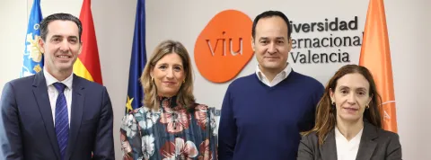 El presidente de AVIA, Francisco Segura; la rectora de VIU, Dra. Eva María Giner; el Vicerrector de Tecnología y Transformación Digital de VIU, Dr. José Ramón Sepúlveda; y la directora de AVIA, Jackie Sánchez-Molero