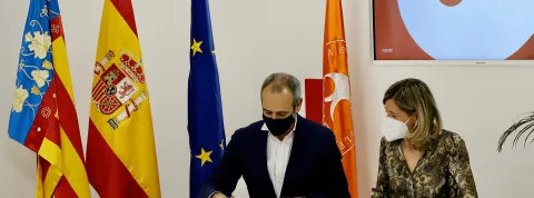 Firma convenio VIU Global Omnium.jpg