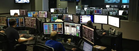 sala-de-control-con-tecnologia-para-la-gestion-de-procesos-bpm