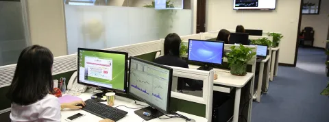 trabajadores-en-oficina-de-una-de-las-mipymes-en-colombia