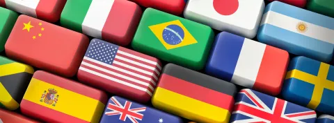 teclado-con-banderas-de-distintos-paises-que-representan-las-tendencias-emergentes-en-la-traduccion