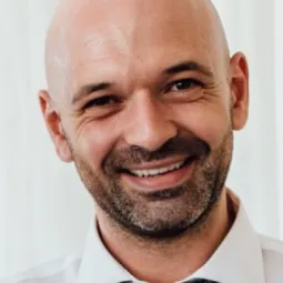 05MNEU - Matias Pulopulos.png