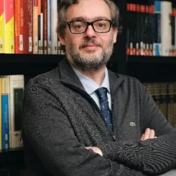 Imagen Marcos Almeida Cerrada