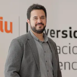 Victor Valls - DP- Grado Psicolog°a.png