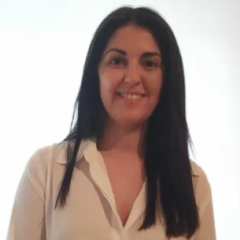 Dra. Macarena Espinoza