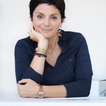 Dña. Tania Montesinos