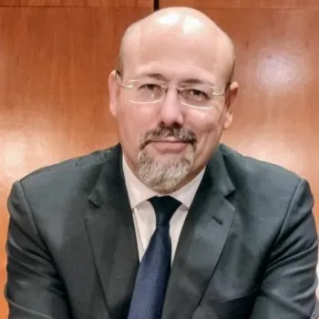 Dr. Rafael Salinas Tello